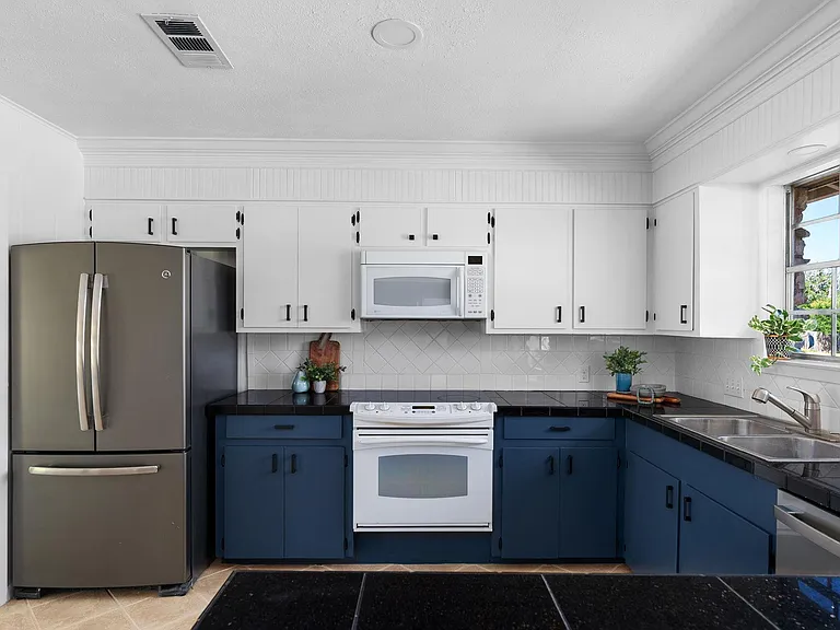 301 Retha Dr — Photo 9