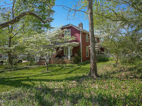 4th image of 131 Indiana Ave