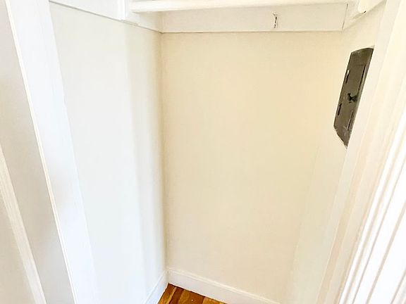 4th image of 2206 Greenwich St APT 205