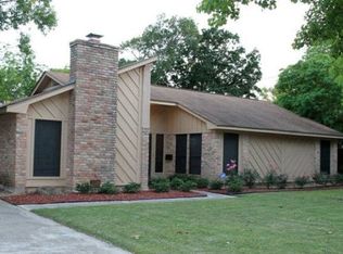 304 Nasturtium St, Lake Jackson, TX 77566
