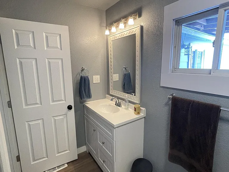 2120 Elm St — Photo 4