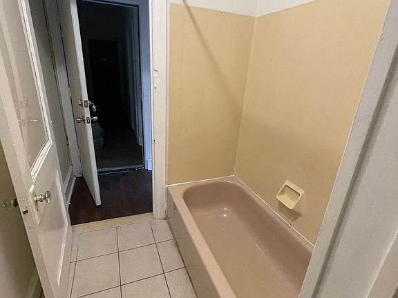 4th image of 1007 Markley St APT 2R