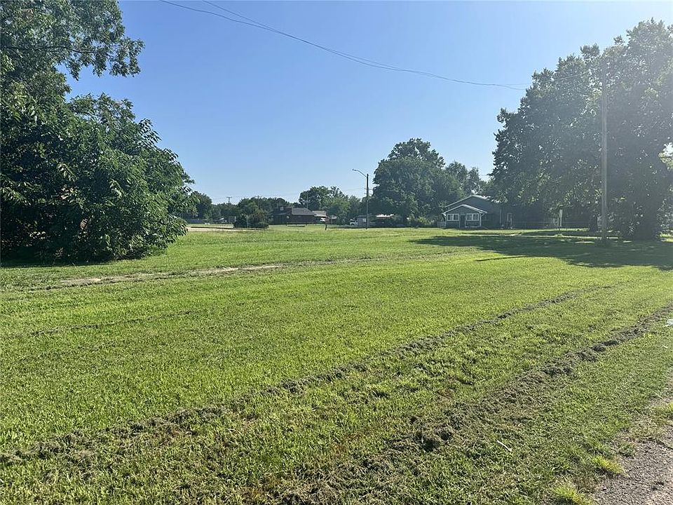 1st image of 307 Broadway St Lot 10-12