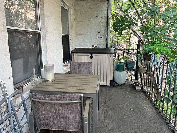 2nd image of 566 Hudson St APT 8