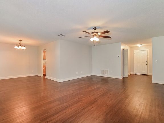 5th image of 996 Papaya Ln