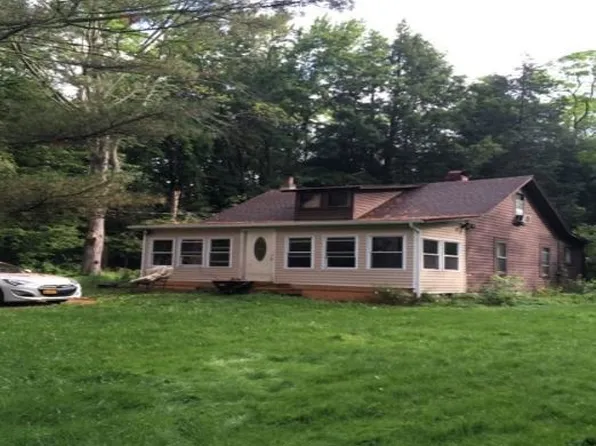 41 Hamilton Rd, Pine Bush, NY 12566