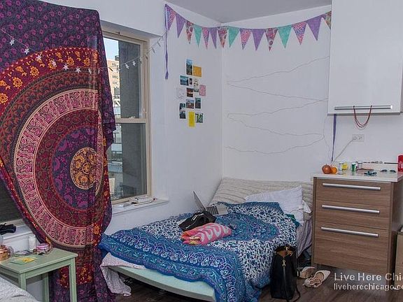 4th image of 925 W Carmen Ave APT 6B