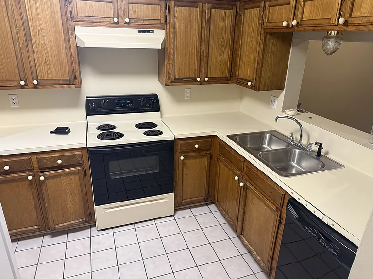 820 Meadow Glen Ave #B — Photo 10