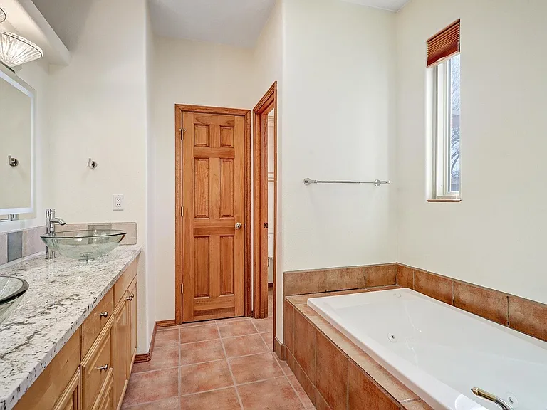 209 Manhattan Pl NW — Photo 14