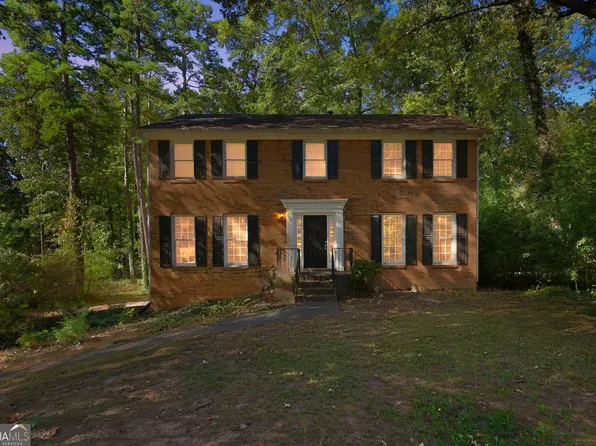 704 Kingsgate Rdg, Stone Mountain, GA 30088