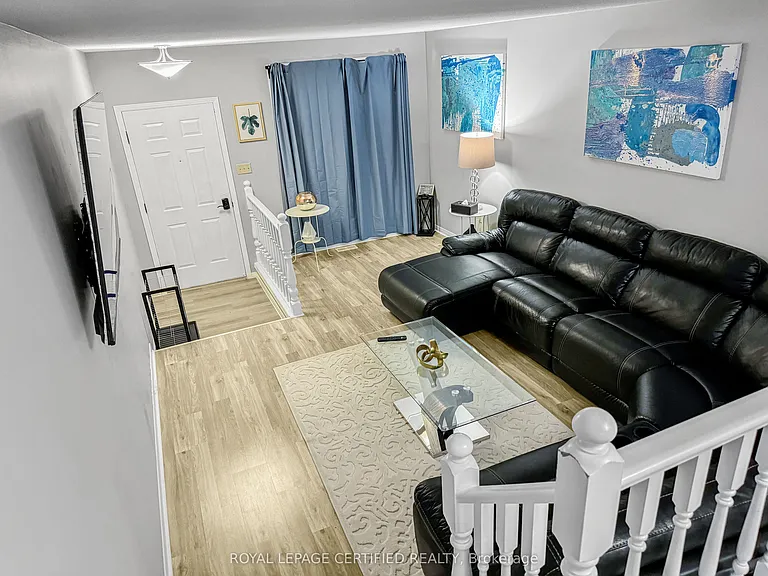 67 McDonagh Cres — Photo 3