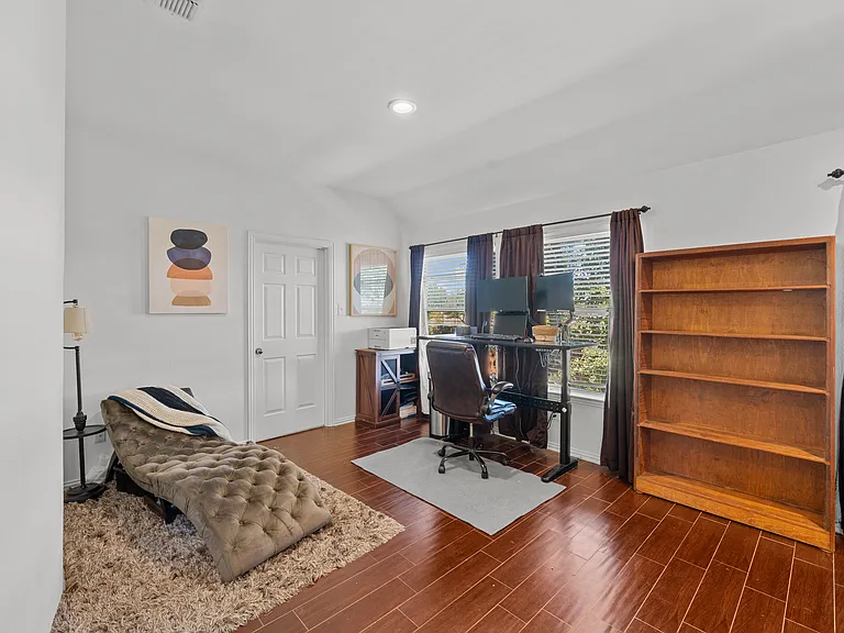 King-bed suite with a calm vibe and its own TV for cozy downtime.