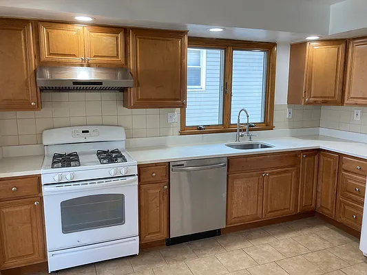Rented by E House Realty & Management Inc. | media 16