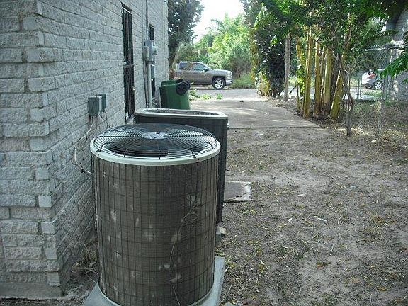 3rd image of 602 Pecan Dr E