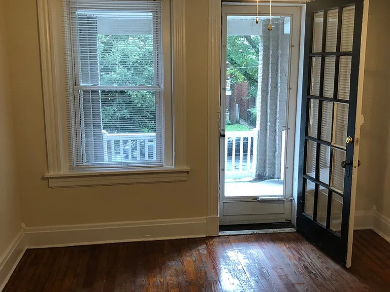 2010 Rosewood Ave — Photo 23