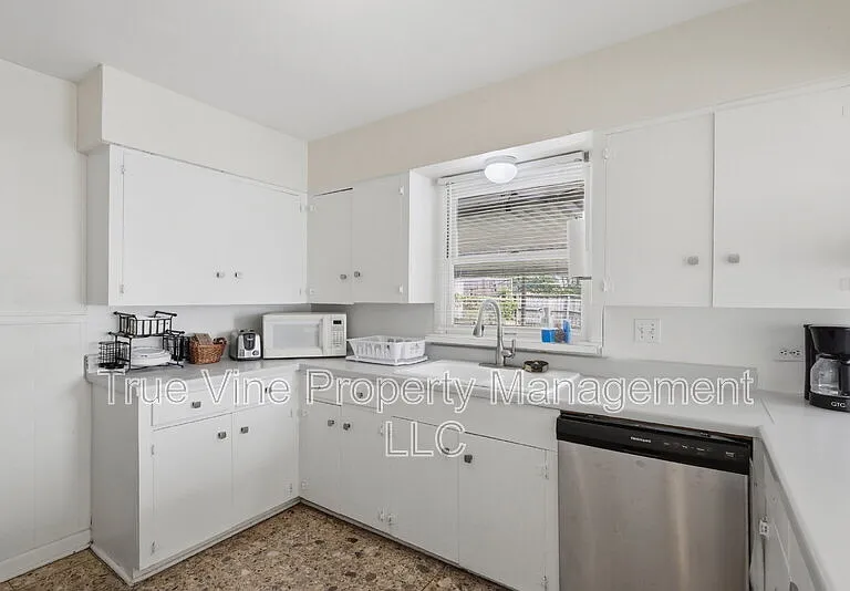 2423 W Gramercy Pl — Photo 14