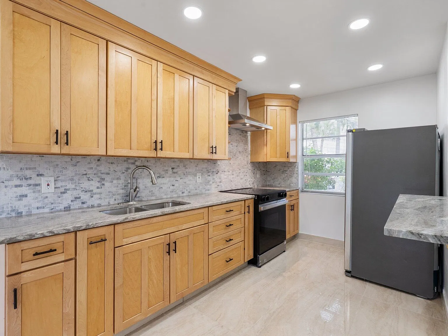 2 bed, 2.0 bath, 981 sqft, $2,200 — Photo 3