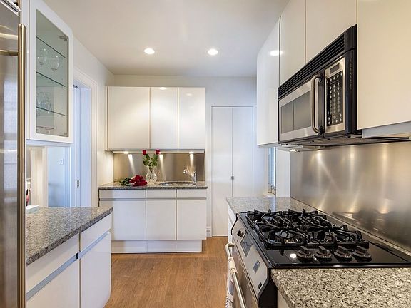 3rd image of 125 E 63rd St APT 8D