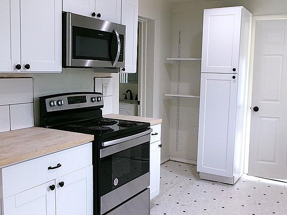 4th image of 414 VAN DYKE Street