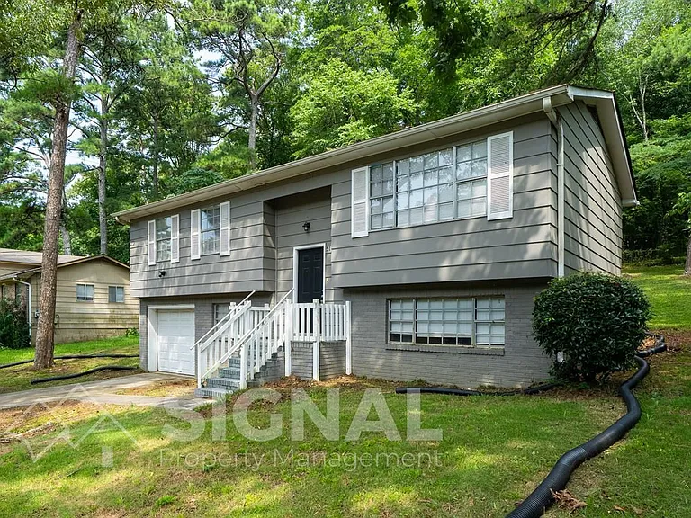 5114 Beacon Dr — Photo 2