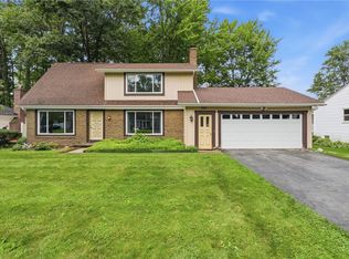 304 Orchard Creek Ln, Rochester, NY 14612