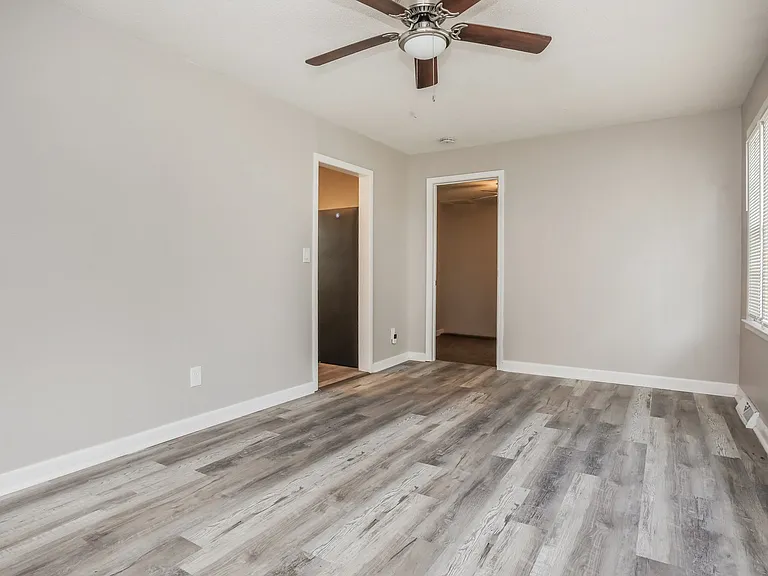 1268778_017_living_room_13075977.jpg