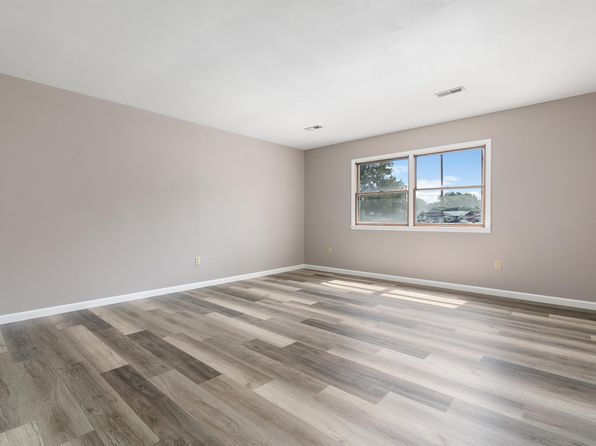 1221 Main St #3