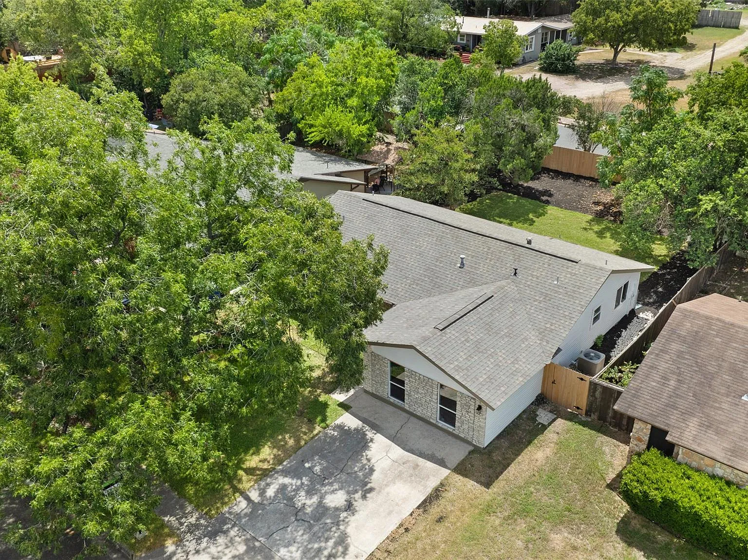 4 bed, 2.0 bath, 1695 sqft, $3,100 — Photo 3