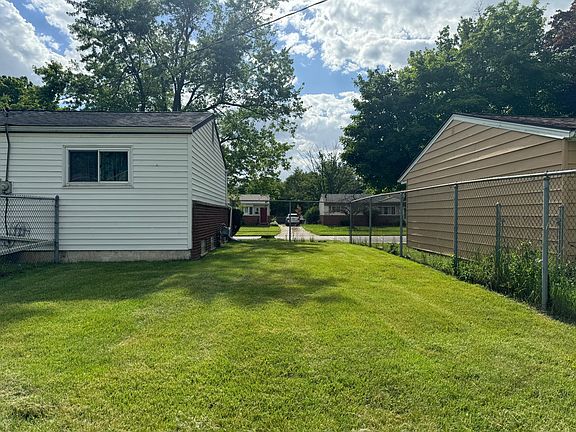 3rd image of 1171 Woodglen Ave