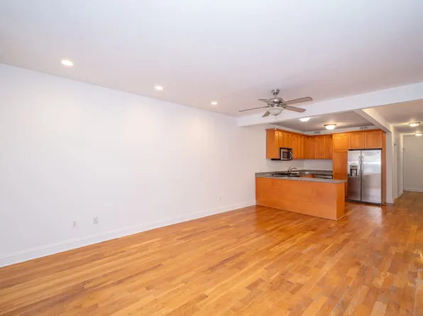 612 East Seventh Street image 2 of 21