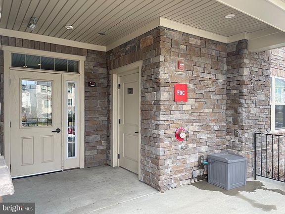 5th image of 5742 Meadowood St #202