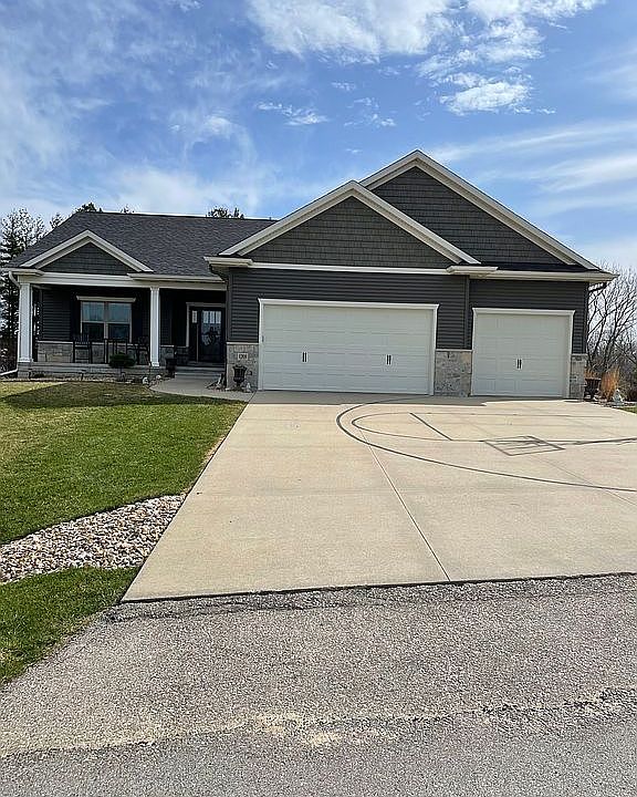 1st image of 1391 Lakewoods Dr NE