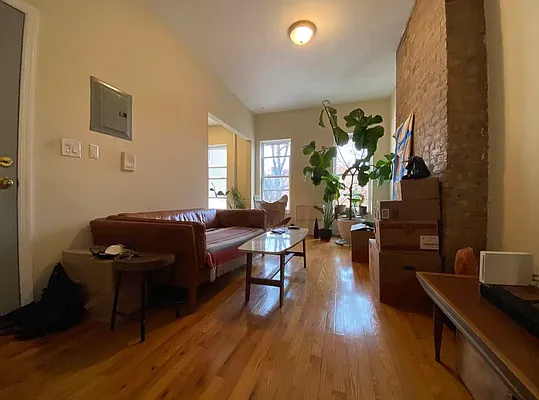 Rented by EXR | media 27