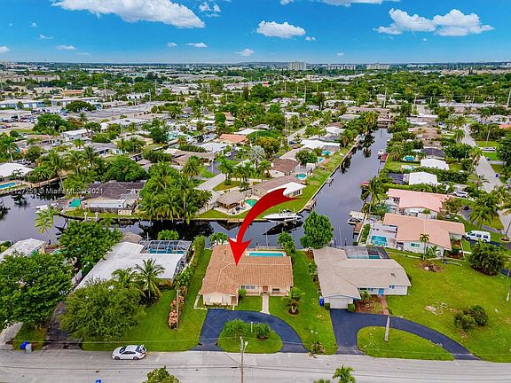 3rd image of 411 SW 18th St #411