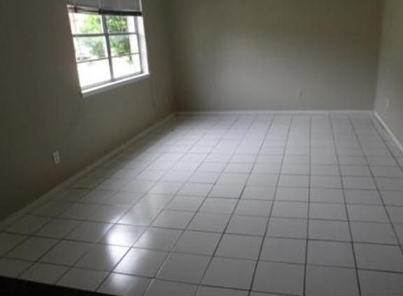 5th image of 430 Oriole Cir