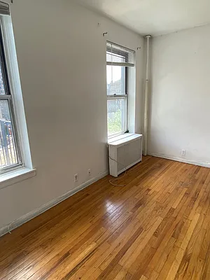 Rented by Green Line Realty | media 9