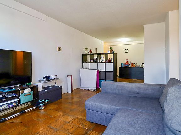 4th image of 201 Saint Pauls Ave APT 2A