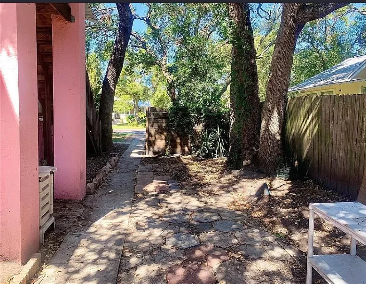 2 bed, 1000 sqft, $1,700 — Photo 3
