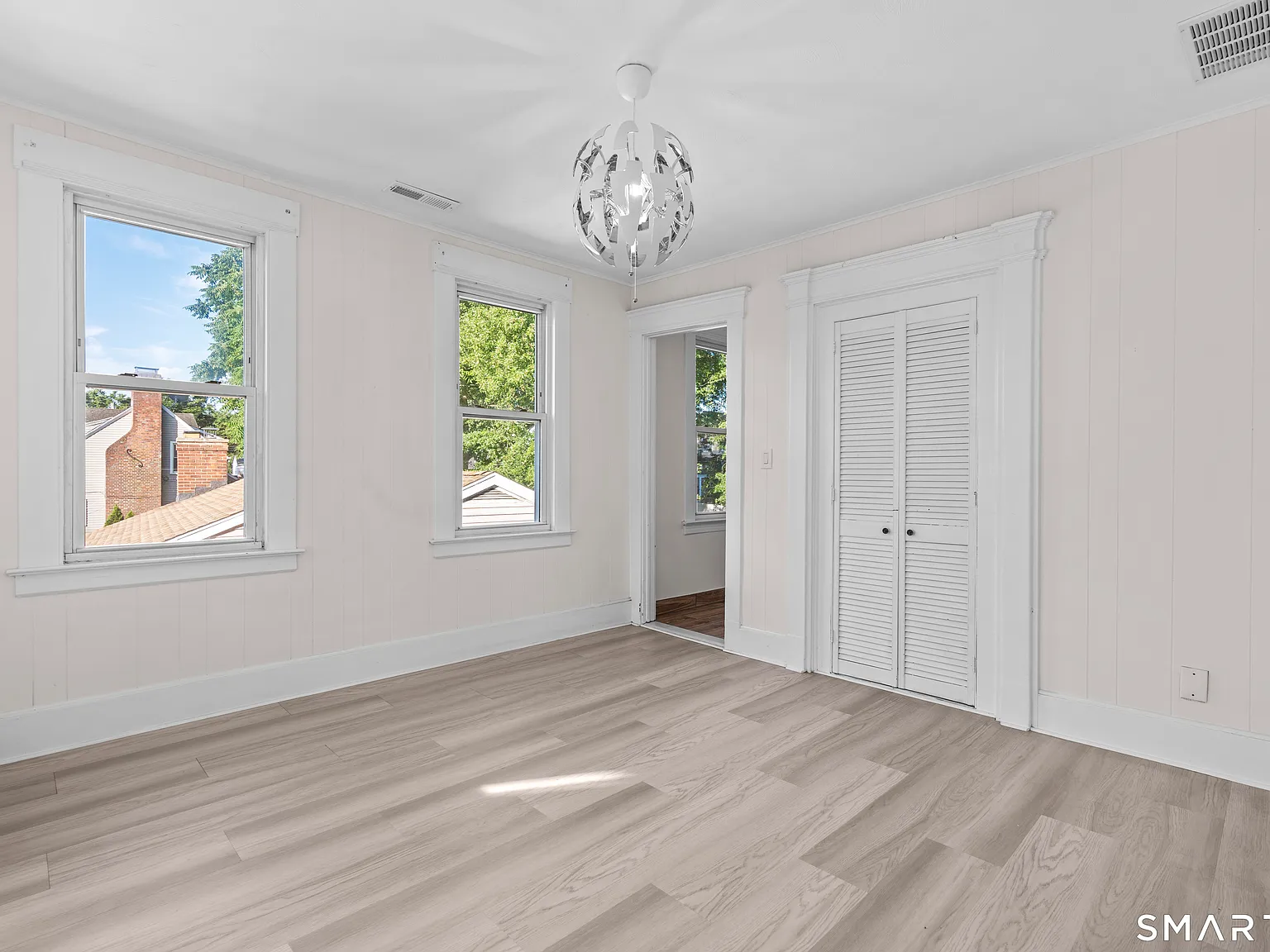 3 bed, 1.0 bath, 1300 sqft, $2,300 — Photo 4