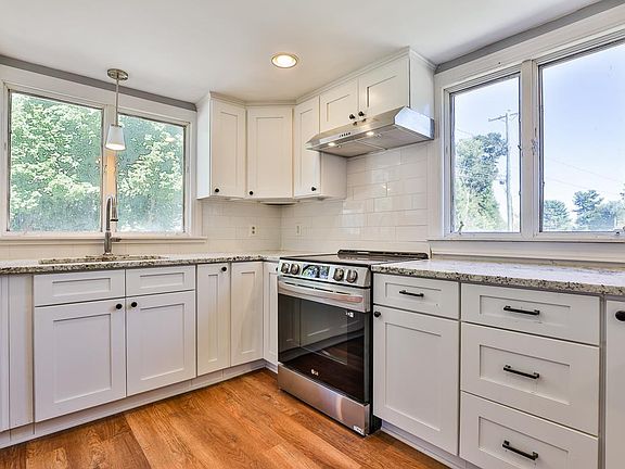 2nd image of 14 Crosby St