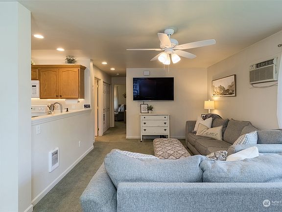 5th image of 406 SE Birch Avenue #101