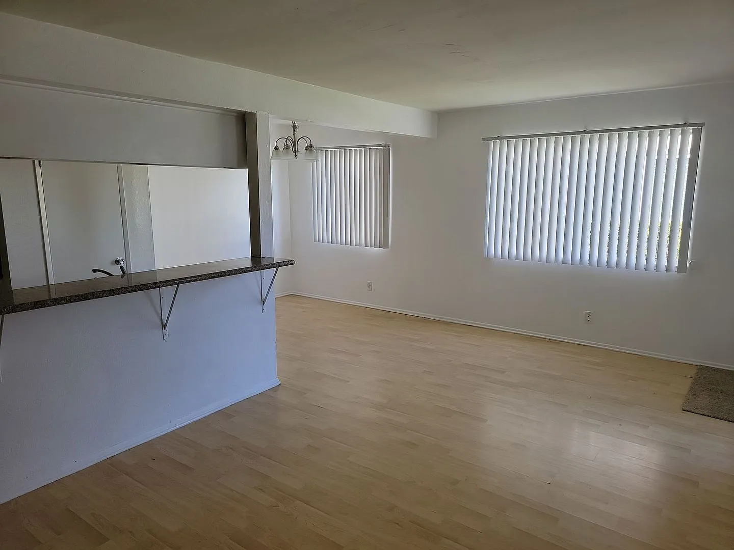 Nicely Upgraded 2 bedroom Townhouse — Photo 4
