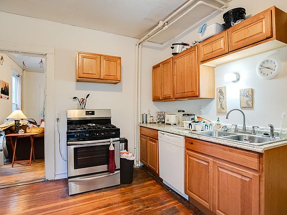 2nd image of 425 12th Ave SE #1