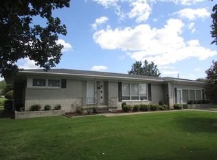 1212 Poplar Dr W, Lawrenceburg, TN 38464