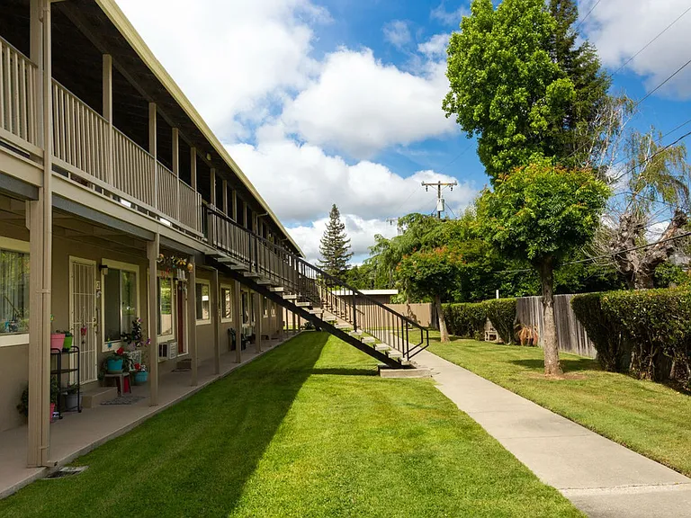 Sunset Village Apartments — Photo 10