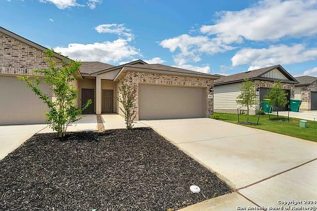3 bed, 1300 sqft, $1,795 — Photo 2