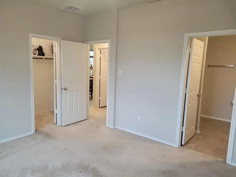221 Compania Dr — Photo 15