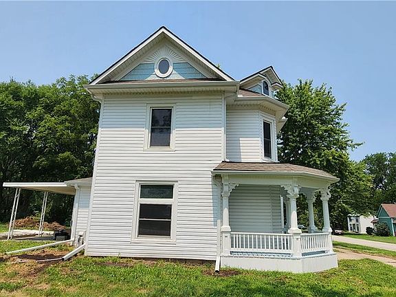 4th image of 607 Main St