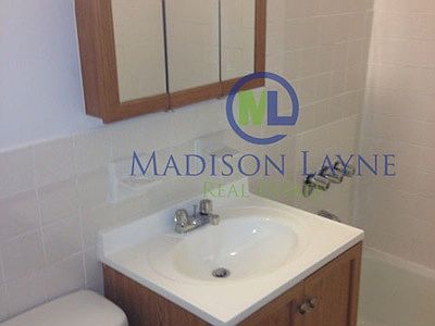 2nd image of 825 Boynton Ave APT 1A