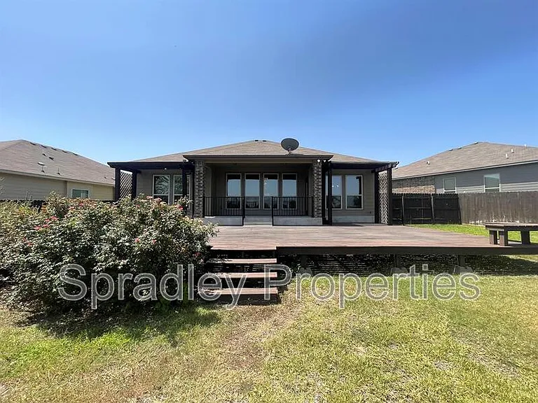 820 Glenstone Dr — Photo 10